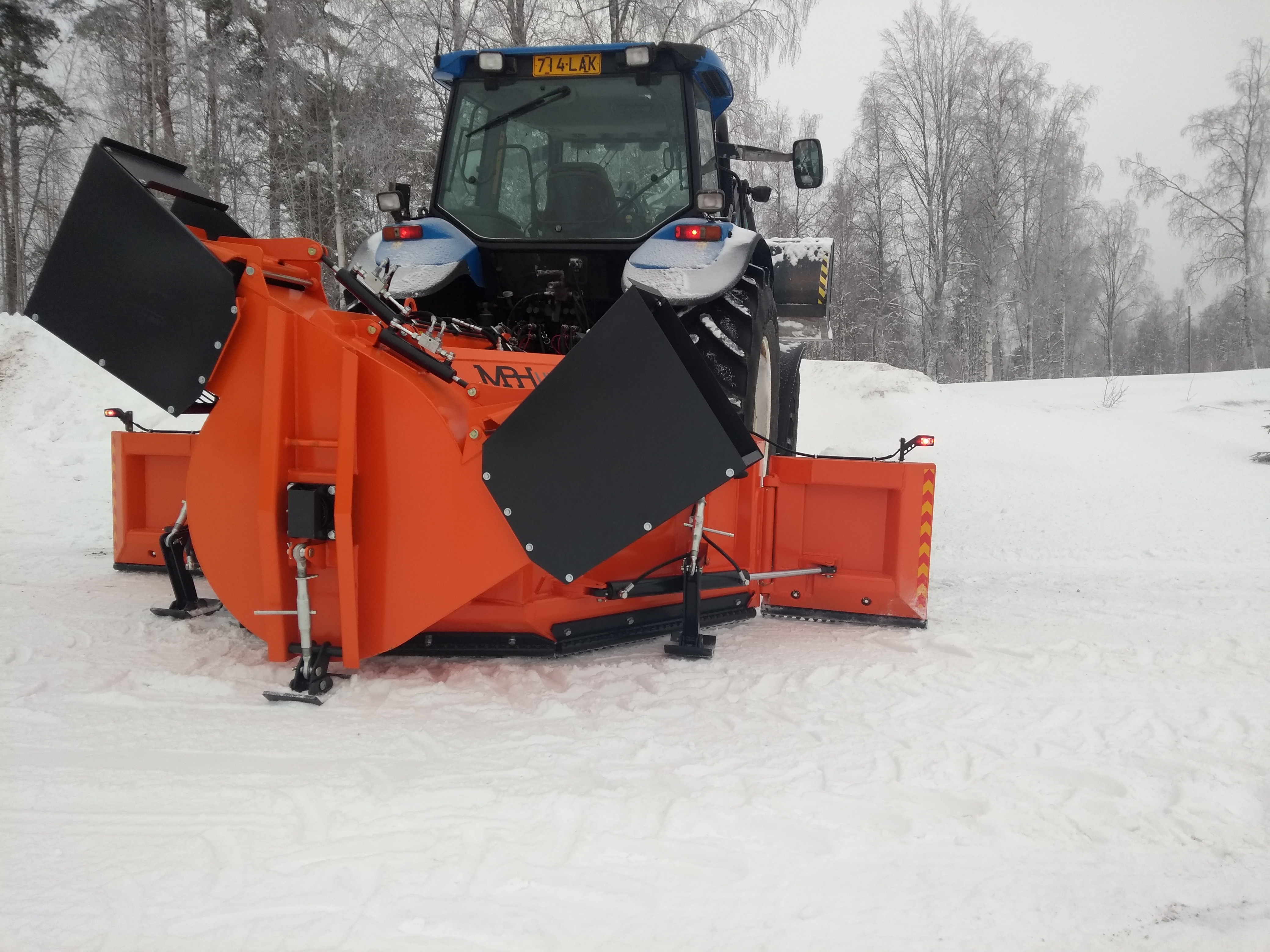 MPH Lumilinko 4 m työleveydellä/MPH Snöslunga med 4 m arbetsbredd